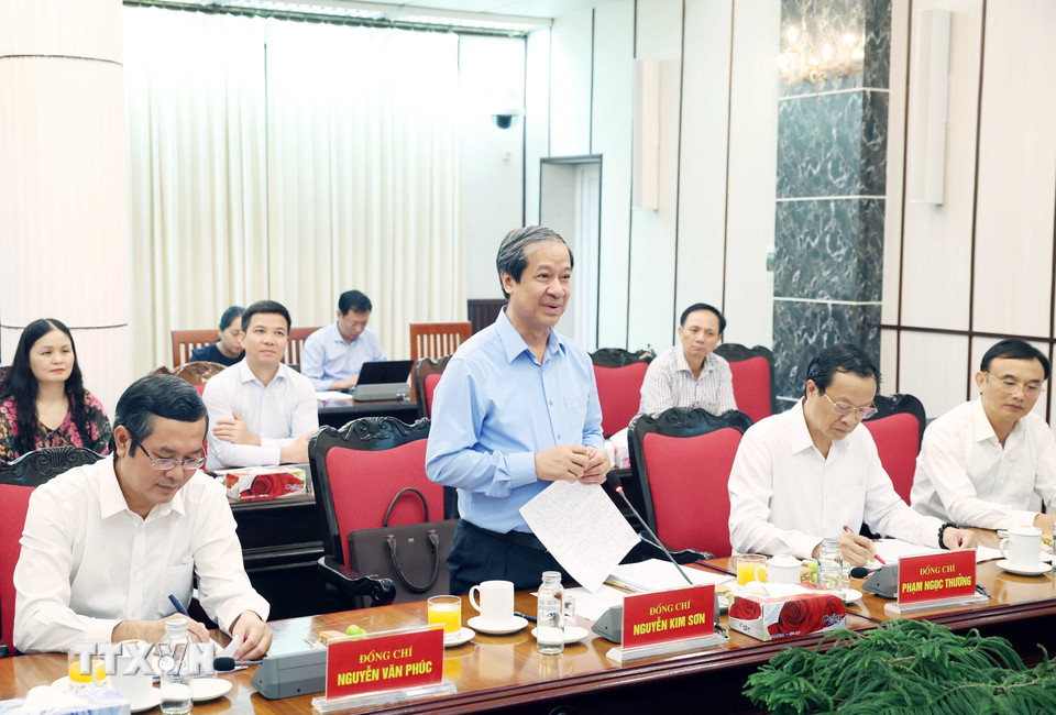 tong bi thu to lam chu tri hop ve trien khai nghi quyet phat trien dot pha giao duc va dao tao 8265367 1.jpg