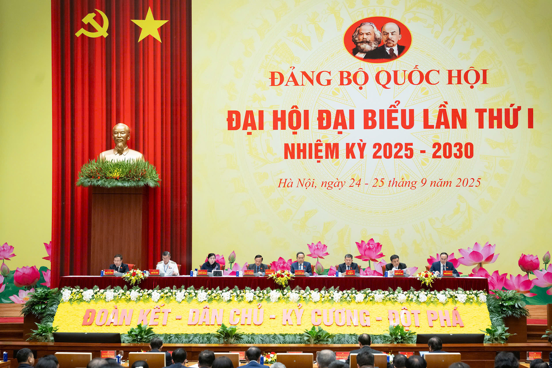 202509240927060941 z7044019344046 f76c7d7e5b1287e788219cf814710d46 878.jpg