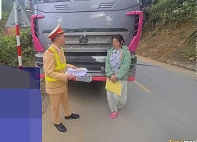 Nữ TikToker lái xe tải chặn đầu ô tô khác bị xử lý