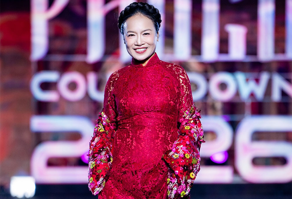 Diễn viên Tú Oanh 58 tuổi vẫn tự tin diễn thời trang