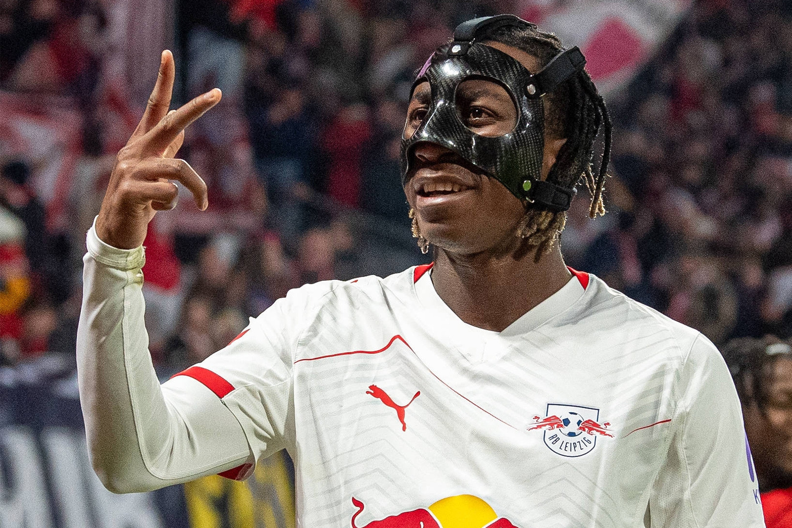 MU nổ cú đúp bom tấn Diomande và Ruben Neves