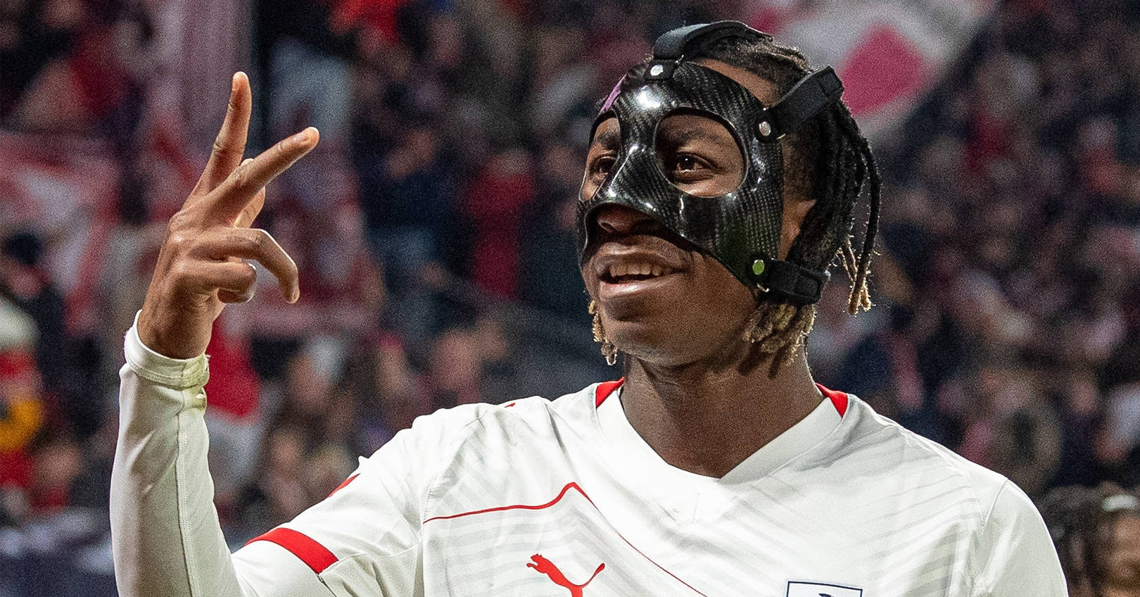 MU nổ cú đúp bom tấn Diomande và Ruben Neves