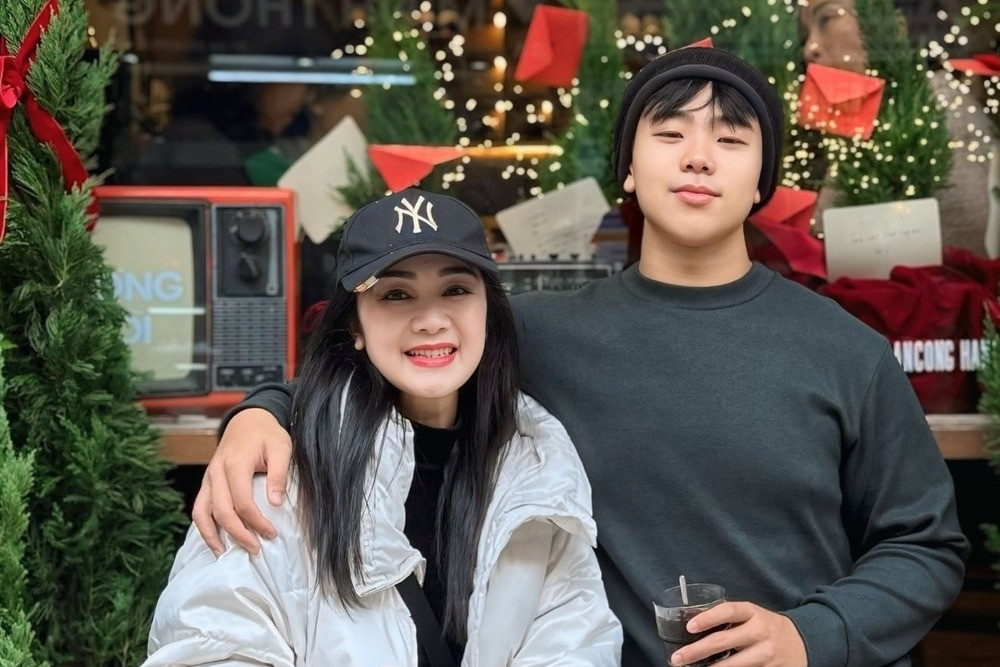 NSND Thu Hà khoe con trai cao lớn, NSND Thanh Lam gây ngỡ ngàng tuổi U60