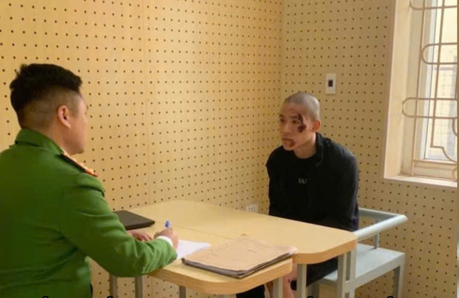 Thanh niên 19 tuổi 'thông chốt', lao xe vào CSGT trong đêm giao thừa