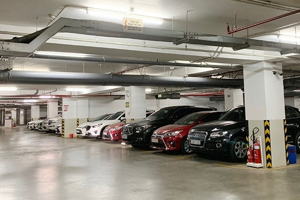 Tiêu tiền triệu, khách vẫn 'canh giờ' gửi xe ở trung tâm thương mại nội đô