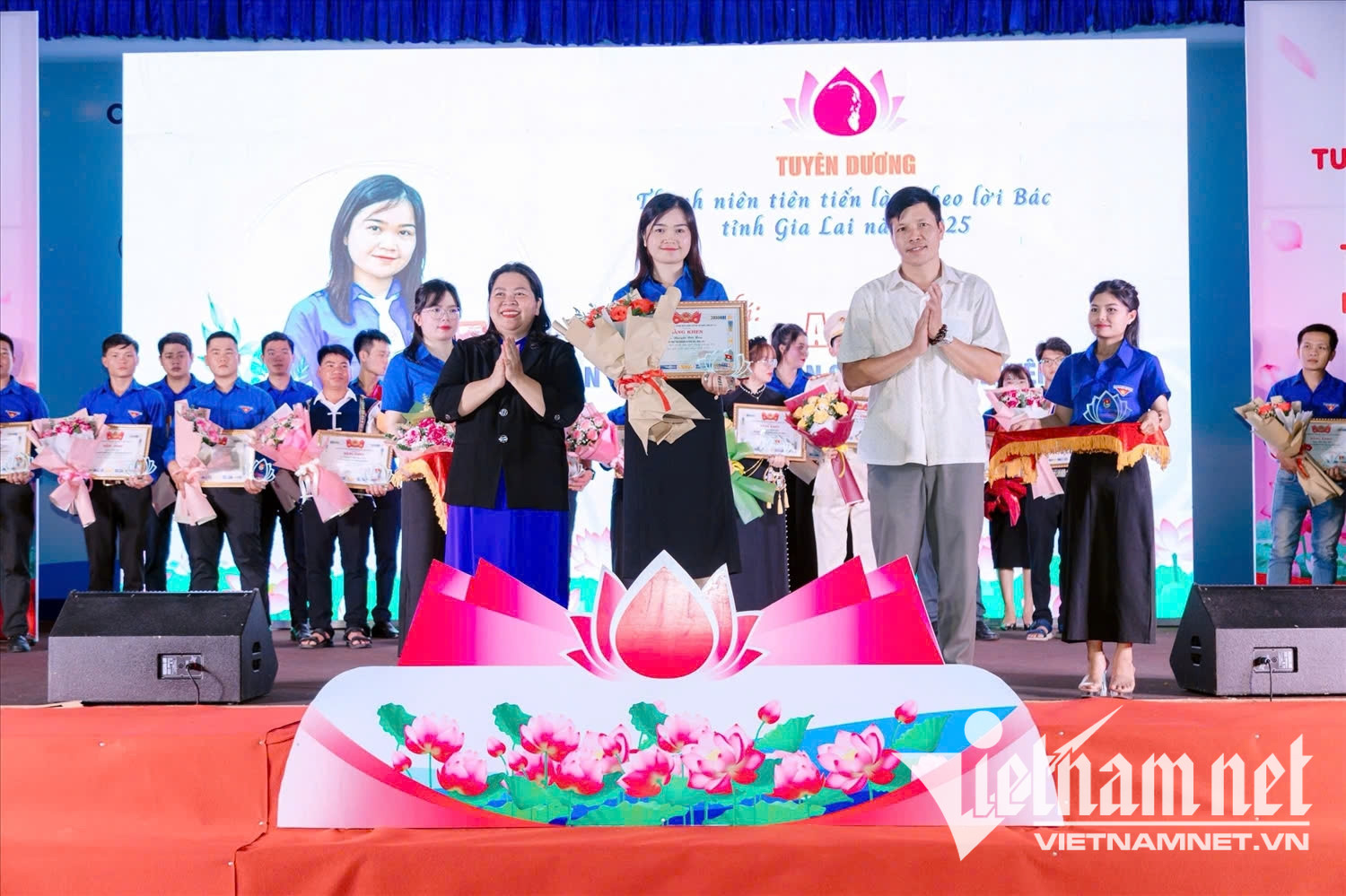 W-Aya vinh dự nhận danh hiệu Thanh niên tiên tiến làm theo lời Bác tỉnh Gia Lai.jpg