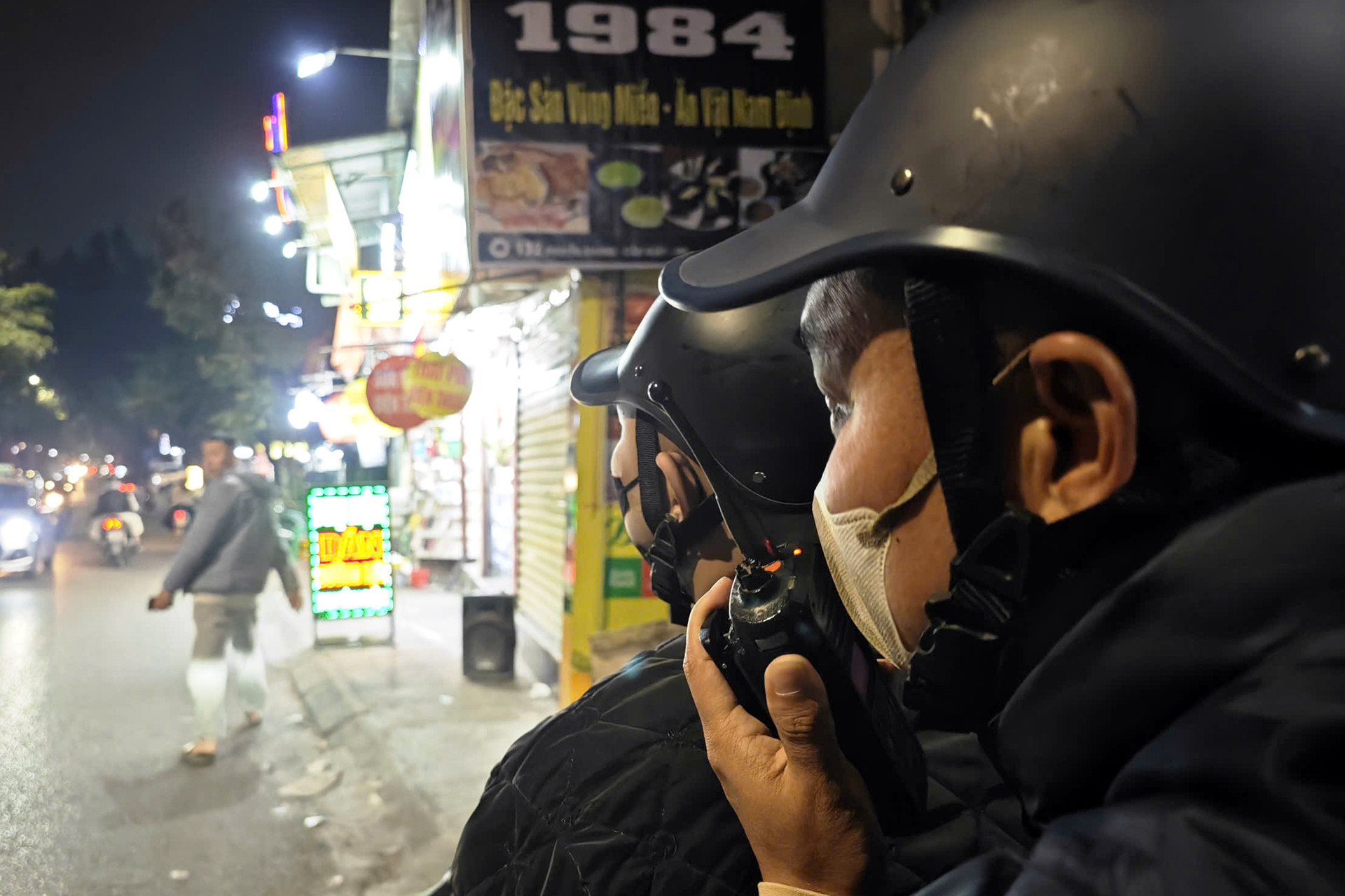 Ghi hình bãi trông xe của quán bia ở Hà Nội, CSGT phát hiện điều này