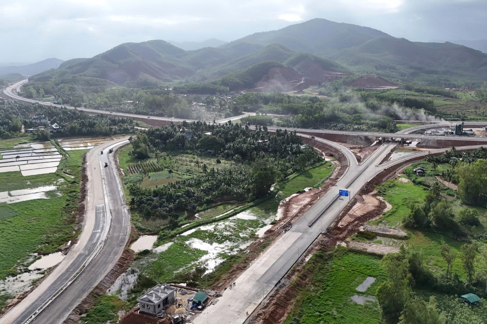 Bộ Xây dựng yêu cầu khai thác sớm các dự án thông xe kỹ thuật ngày 19/12/2025