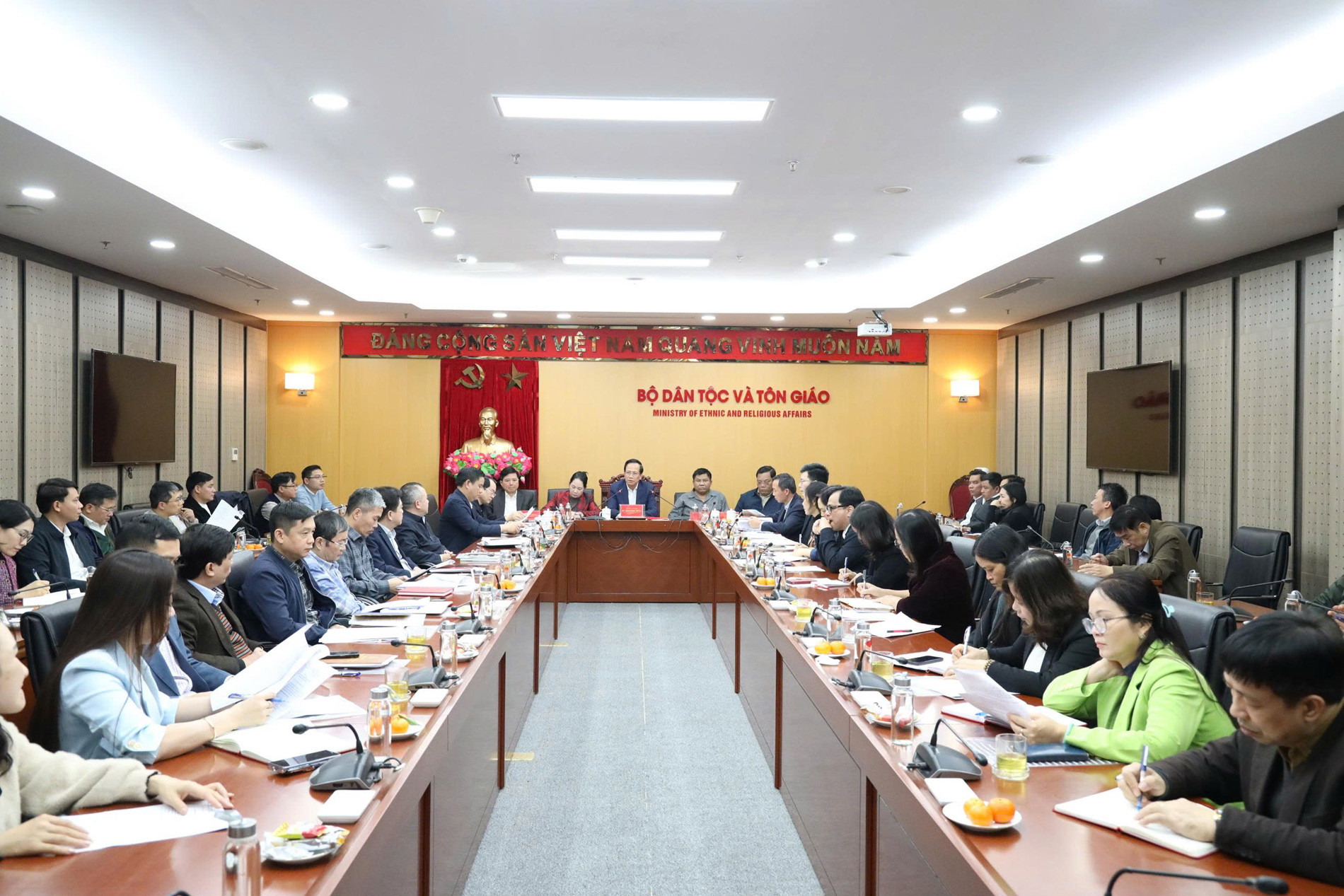 dan toc ton giao.jpg