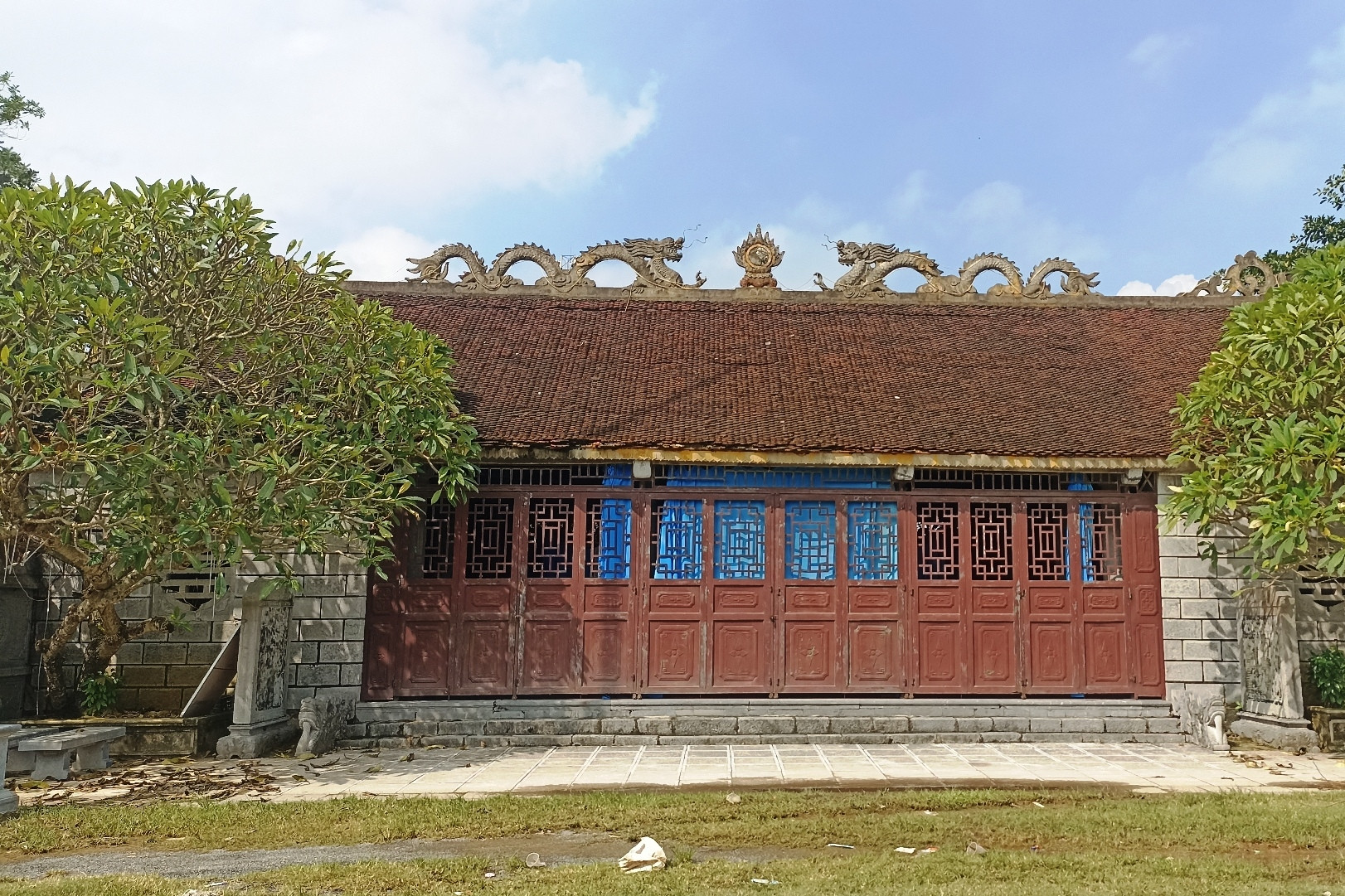 Ngôi đình được xây dựng từ hơn 200m³ khối đá ở Ninh Bình