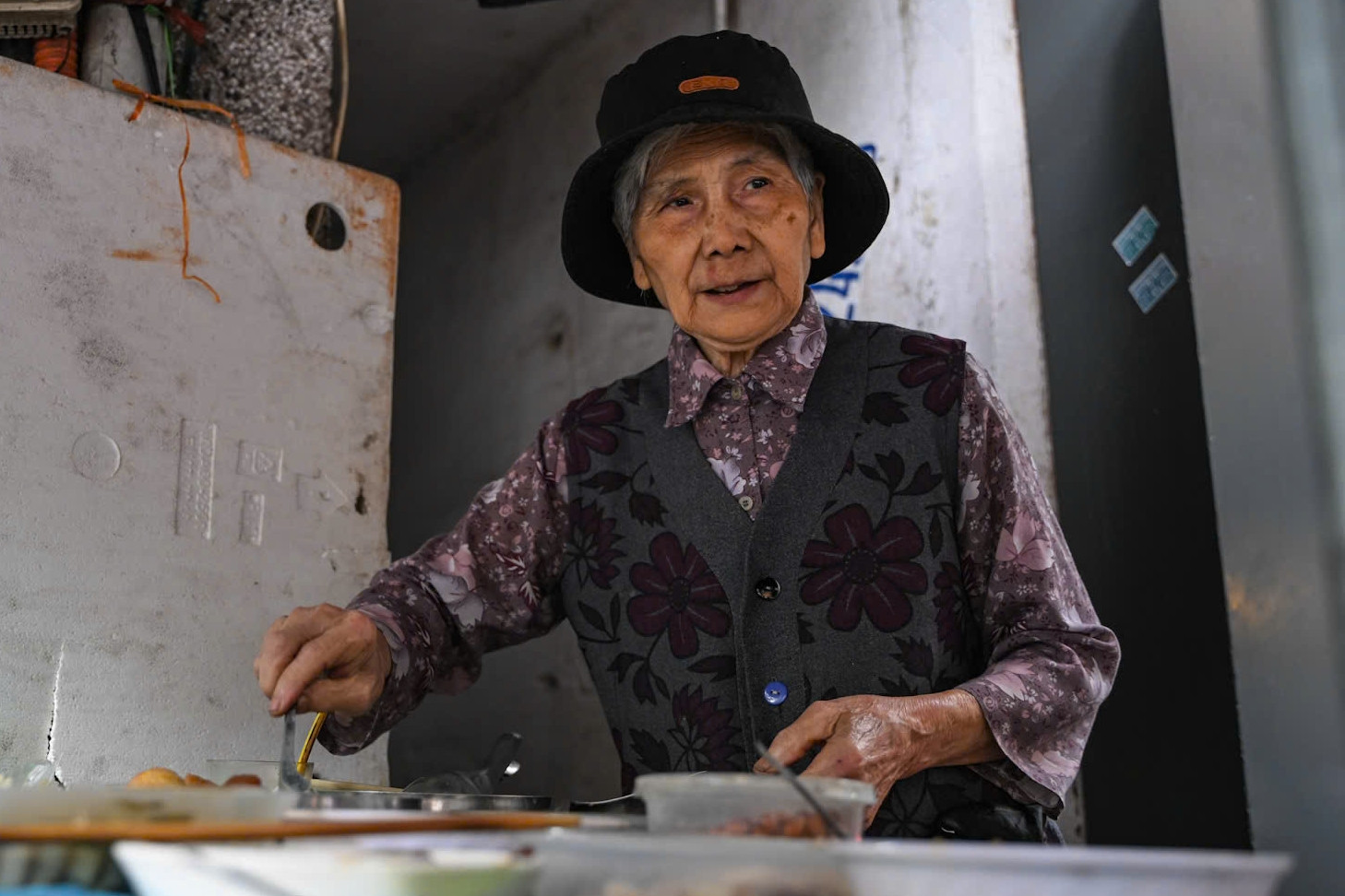 Quán ‘cơm đếm’ của cụ bà 81 tuổi ở Hà Nội, thực đơn không đổi gần 40 năm