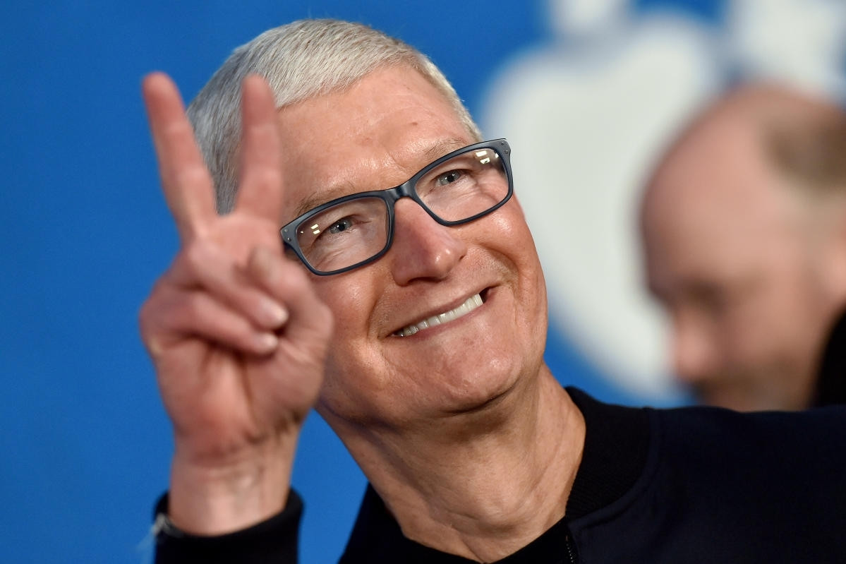 Thu nhập ‘khủng’ của CEO Apple Tim Cook năm 2025
