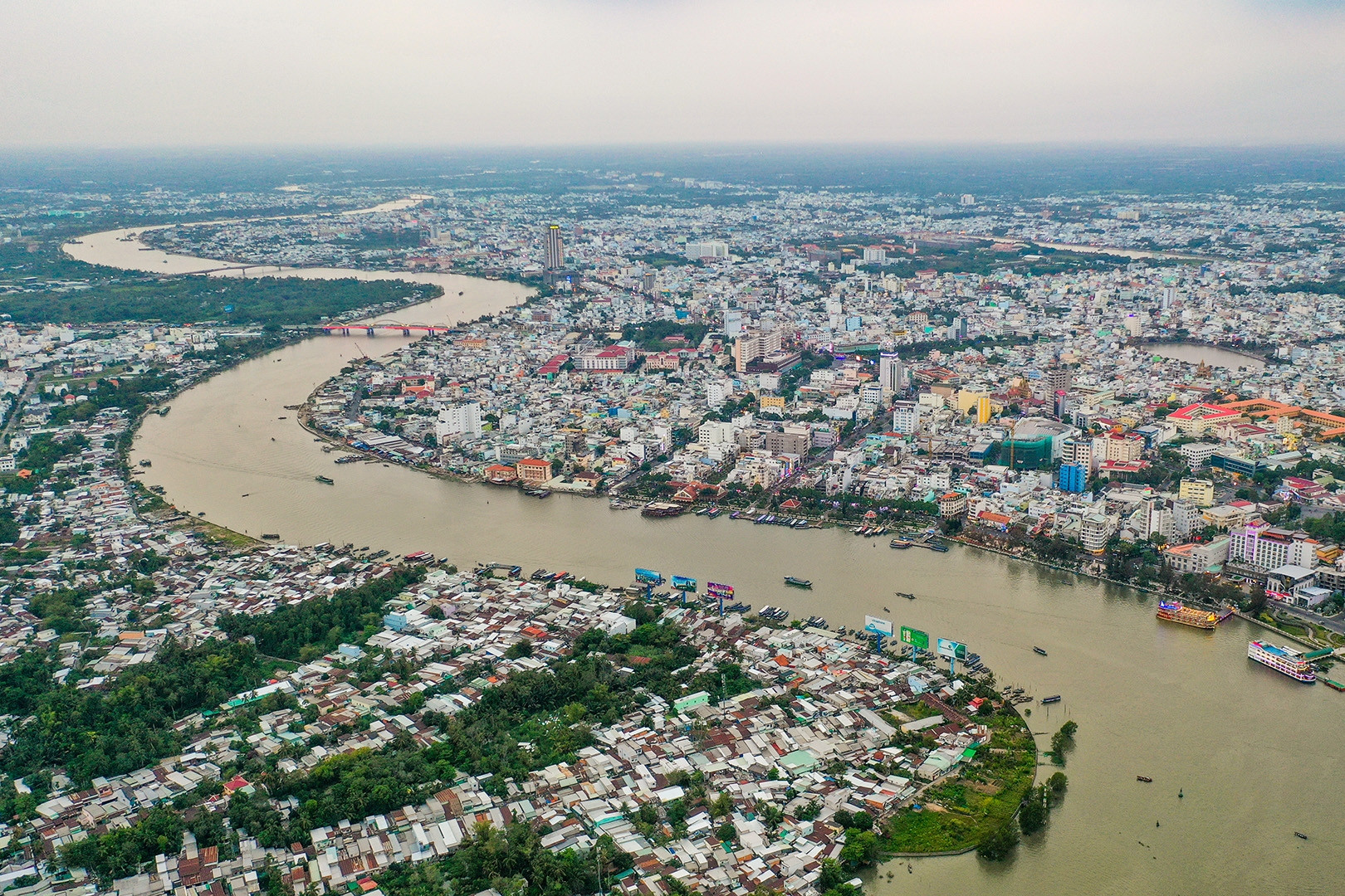 Tổ chức không gian phát triển đất nước thành 6 vùng kinh tế - xã hội