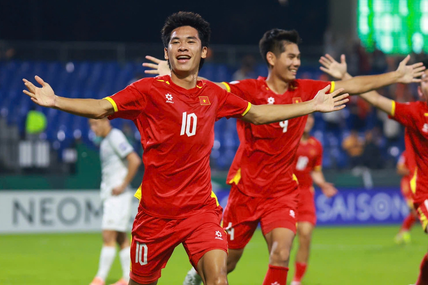 Văn Thuận tưởng mình ghi bàn, bị HLV Kim Sang Sik 'chỉnh'