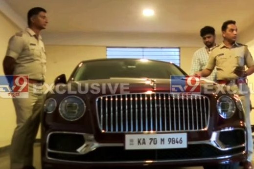 Xe sang Bentley Flying Spur bị tạm giữ vì nghi trốn thuế đường bộ