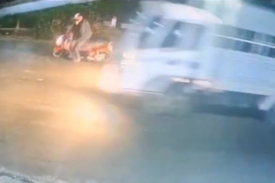 Bản tin chiều 11/1: Truy tìm xe tải dán chữ 'tập lái' tông người đàn ông tử vong