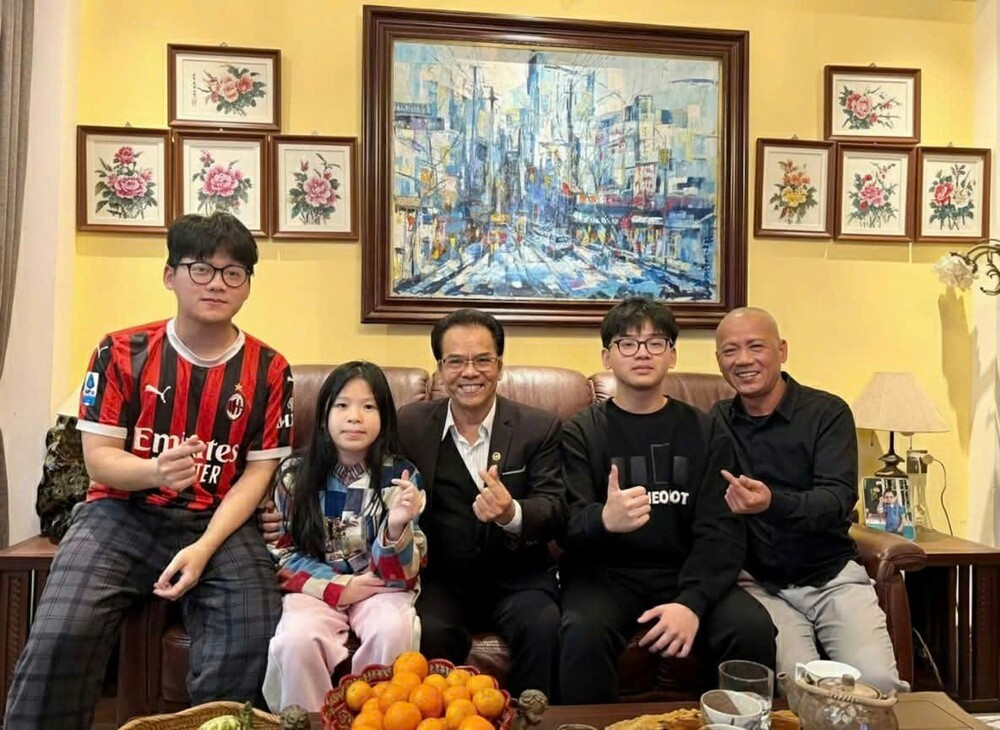 gen n z7419534341139_7e2d8787e6849bba80d4d0b2b2568fba.jpg