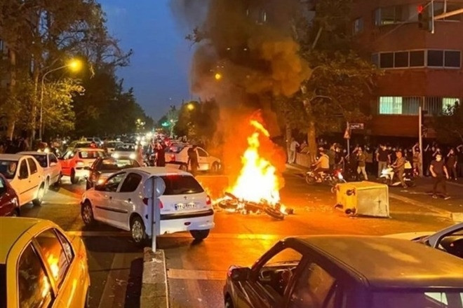 Iran cảnh báo 'rắn' người biểu tình bạo động, gửi thư tố Mỹ và Israel lên LHQ