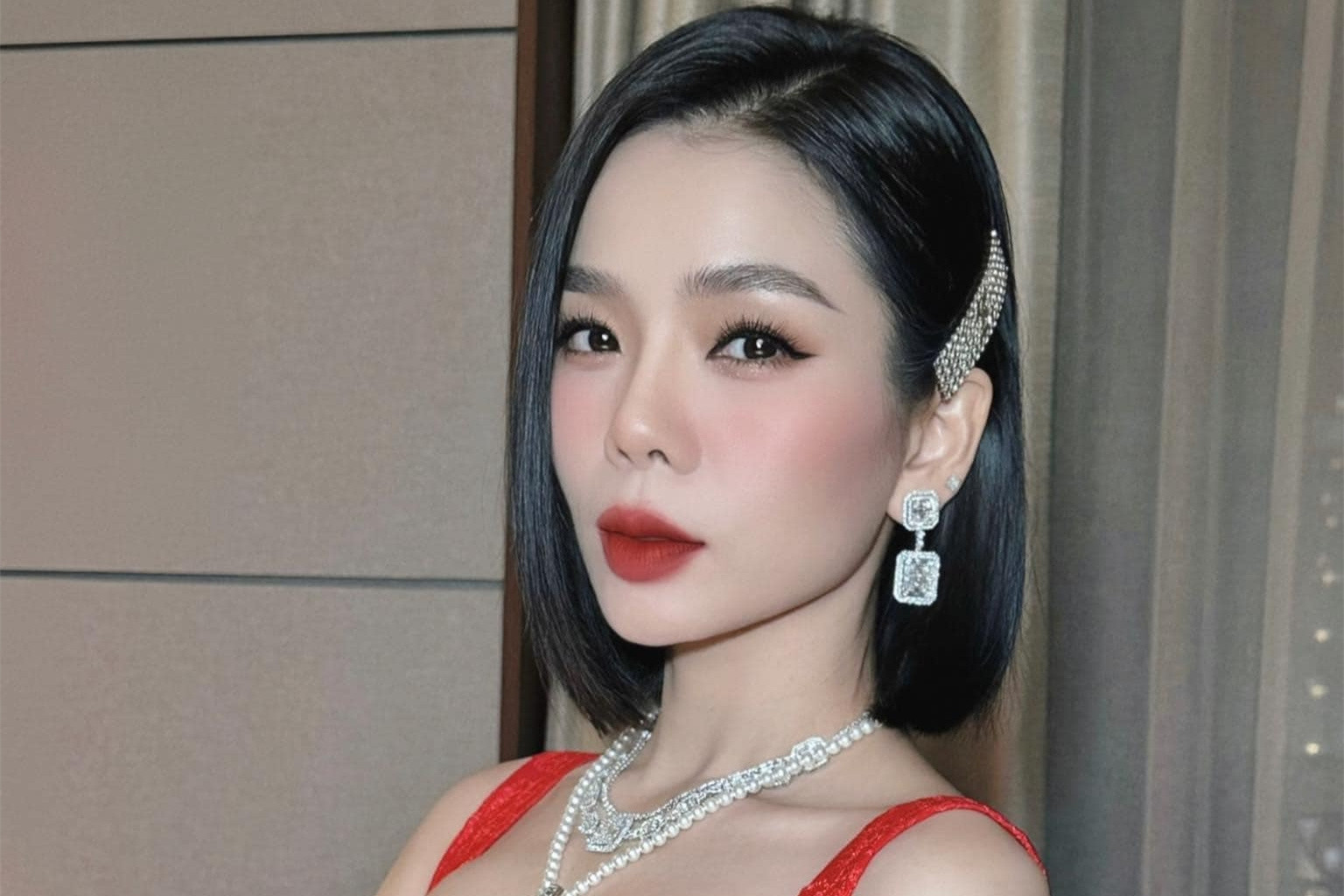 Mắng anti-fan bất chấp và văng tục trên mạng, Lệ Quyên có còn xứng là ca sĩ?