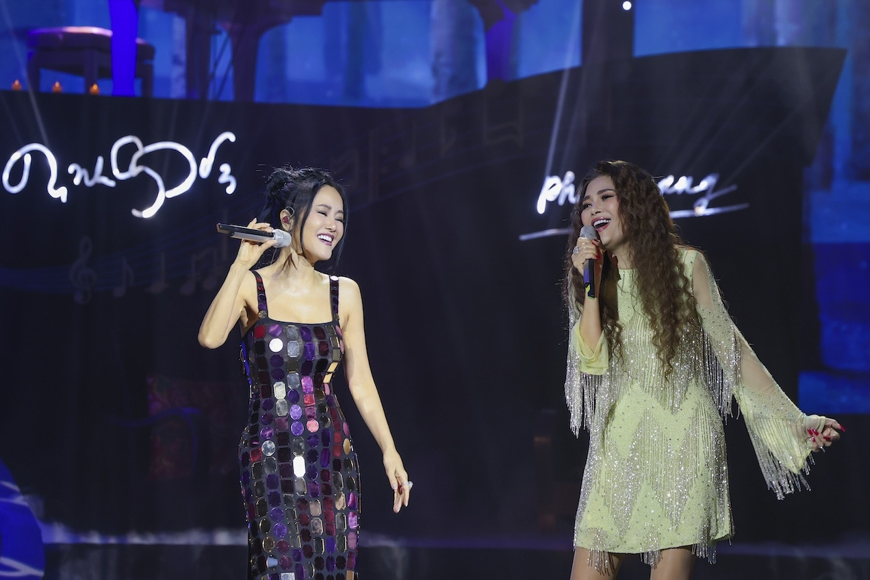 Ca sĩ Ngọc Anh 3A 'sởn da gà' khi song ca với Hồng Nhung