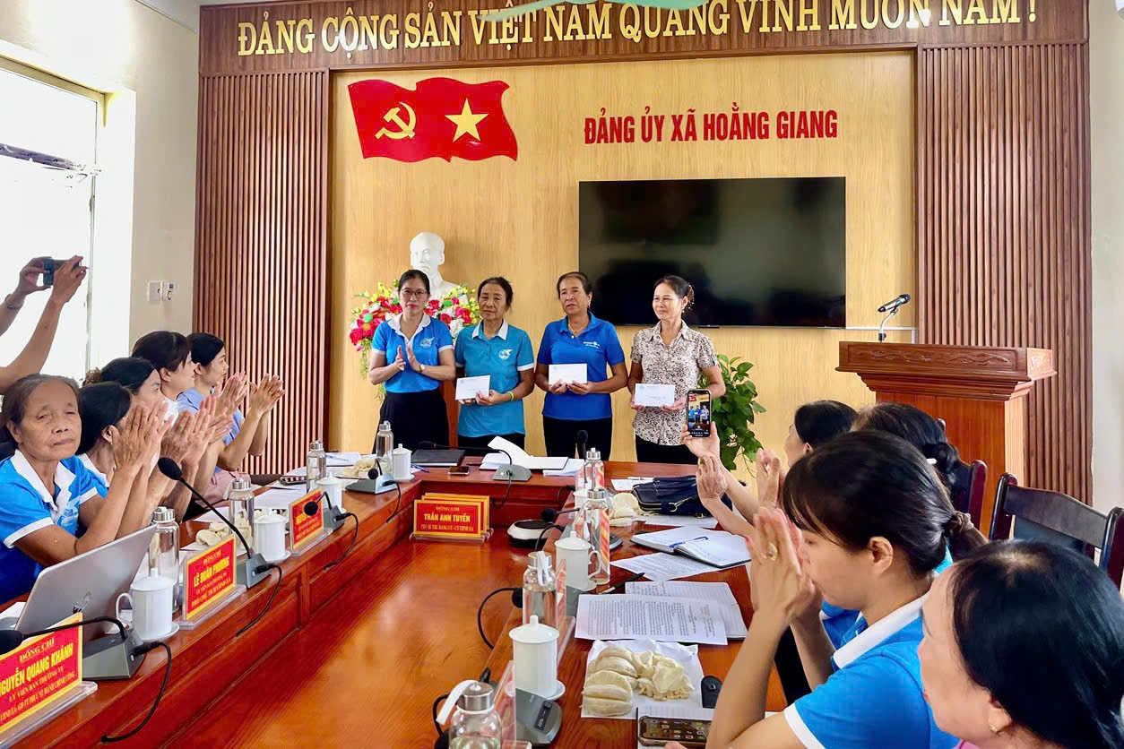 Phụ nữ xã Hoằng Giang chung tay xây dựng nông thôn mới