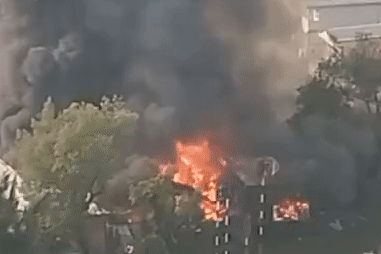 TPHCM: Cháy dữ dội dãy nhà sau chợ Bình Trưng, tiểu thương hốt hoảng tháo chạy