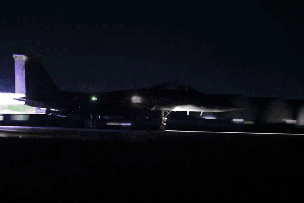 U.S.CentralCommandtrnX  U.S.PartnerForcesStrikeISISTargetsinSyria  X Trim ezgif.com resize.gif