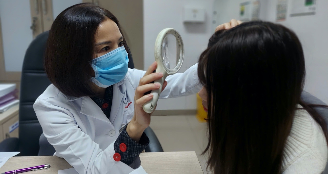 Vì sao uống đủ 2 lít nước mỗi ngày da vẫn khô, nứt nẻ trong mùa đông?