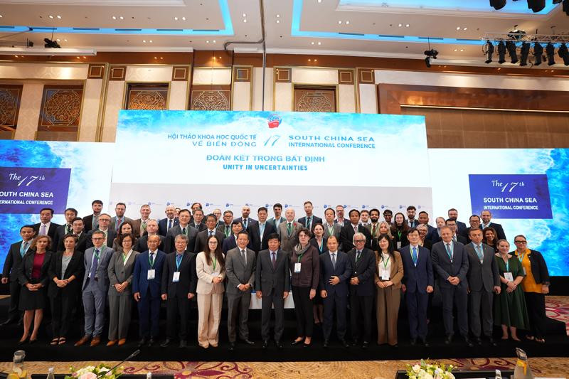 Anh hoi thao 3 11.jpg