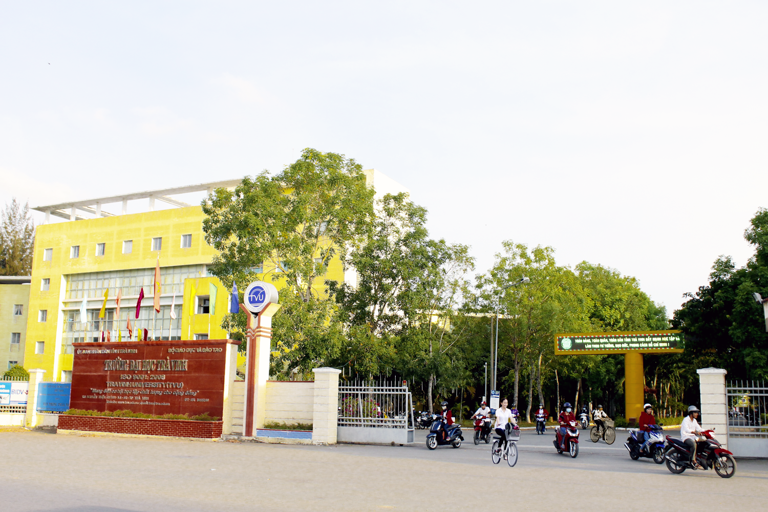 Chuyển Trường Đại học Trà Vinh thành Đại học Trà Vinh