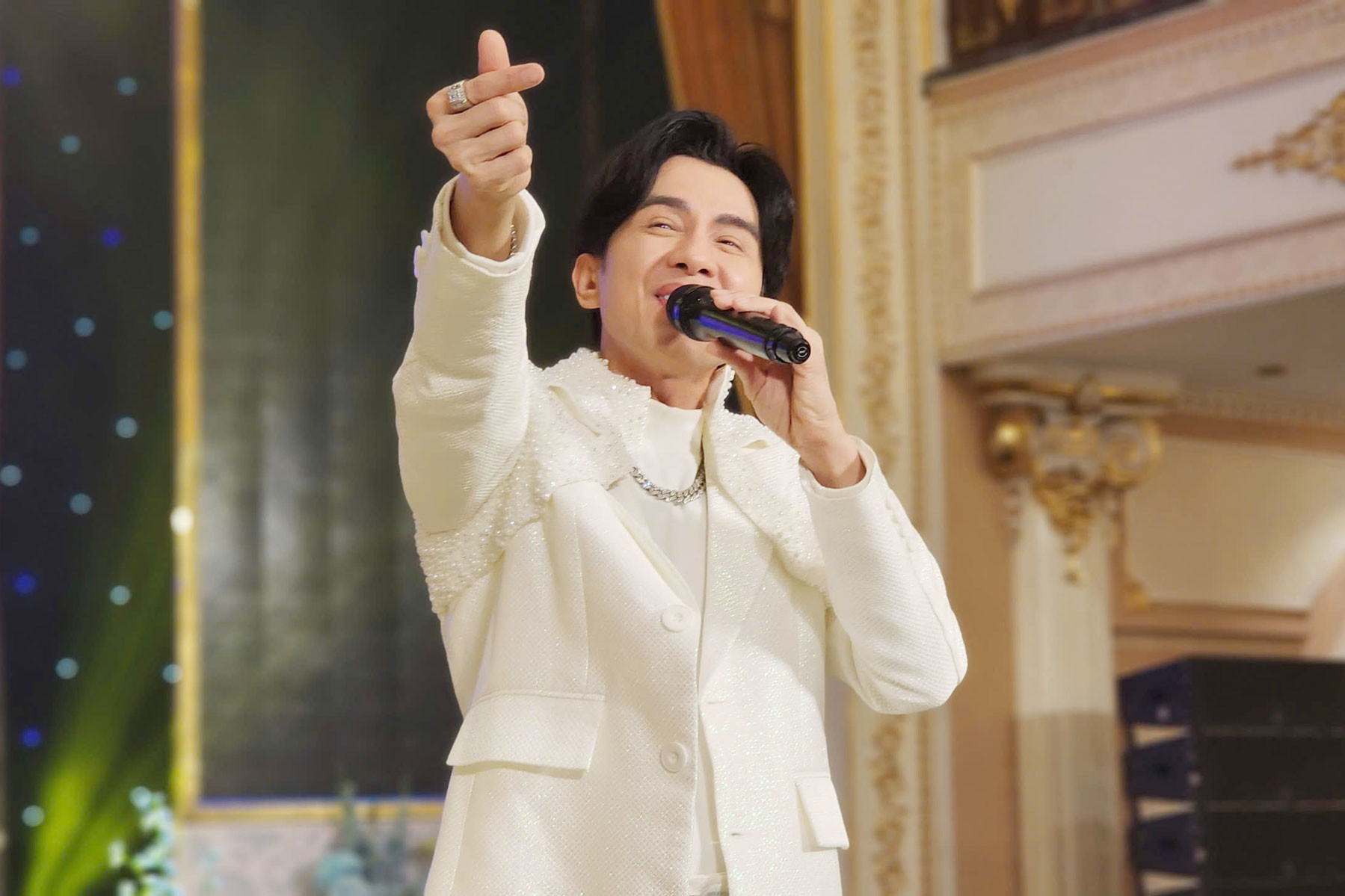 Đan Trường tiết lộ từng bỏ lỡ người có thể mang lại hạnh phúc suốt đời