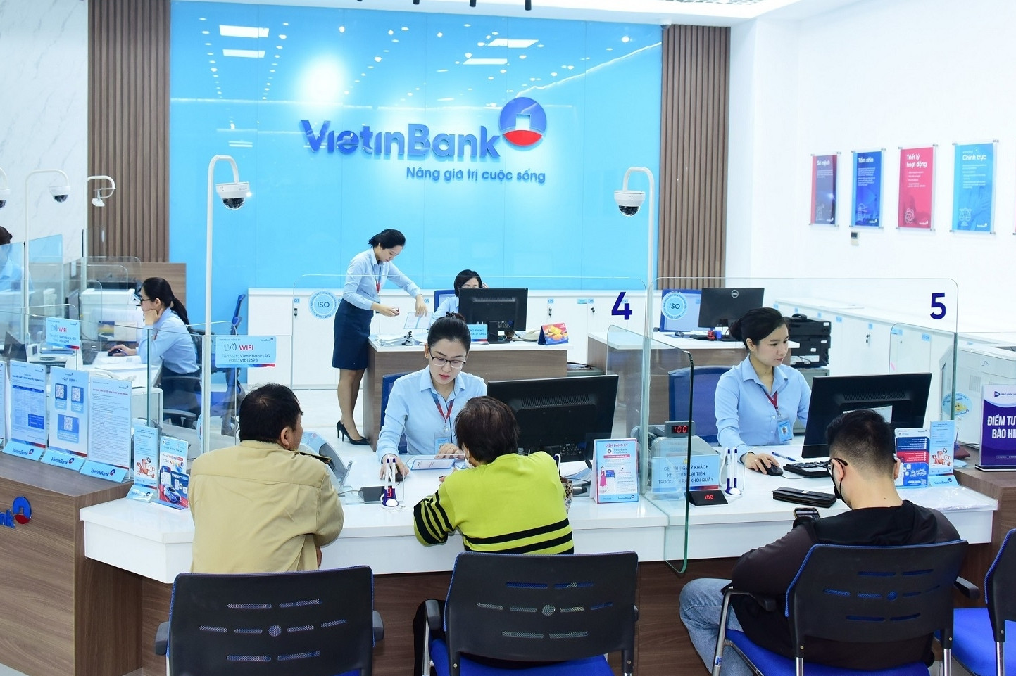 Loạt ngân hàng báo lãi lớn, Sacombank hụt hơi