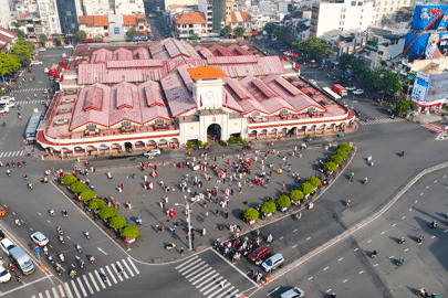 Người dân đổ xô diện áo dài chụp ảnh, check-in chợ Bến Thành dịp cận Tết