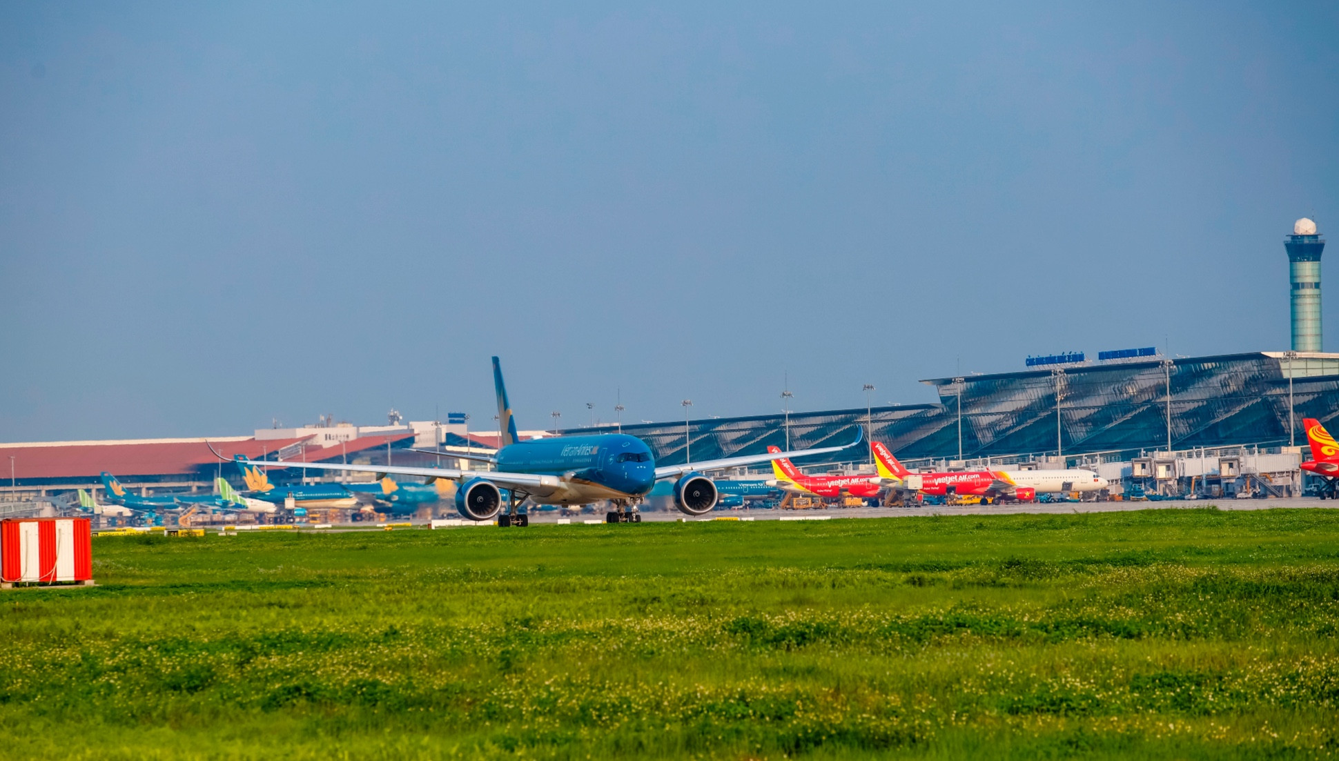 Sản lượng vận chuyển qua Cảng HKQT Nội Bài vượt đỉnh cao trước dịch Covid 19.jpg