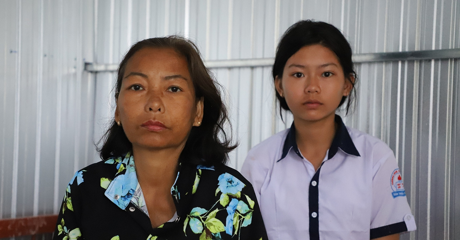 Ước nguyện xót xa của bé gái lớp 8 chăm mẹ ung thư giai đoạn cuối