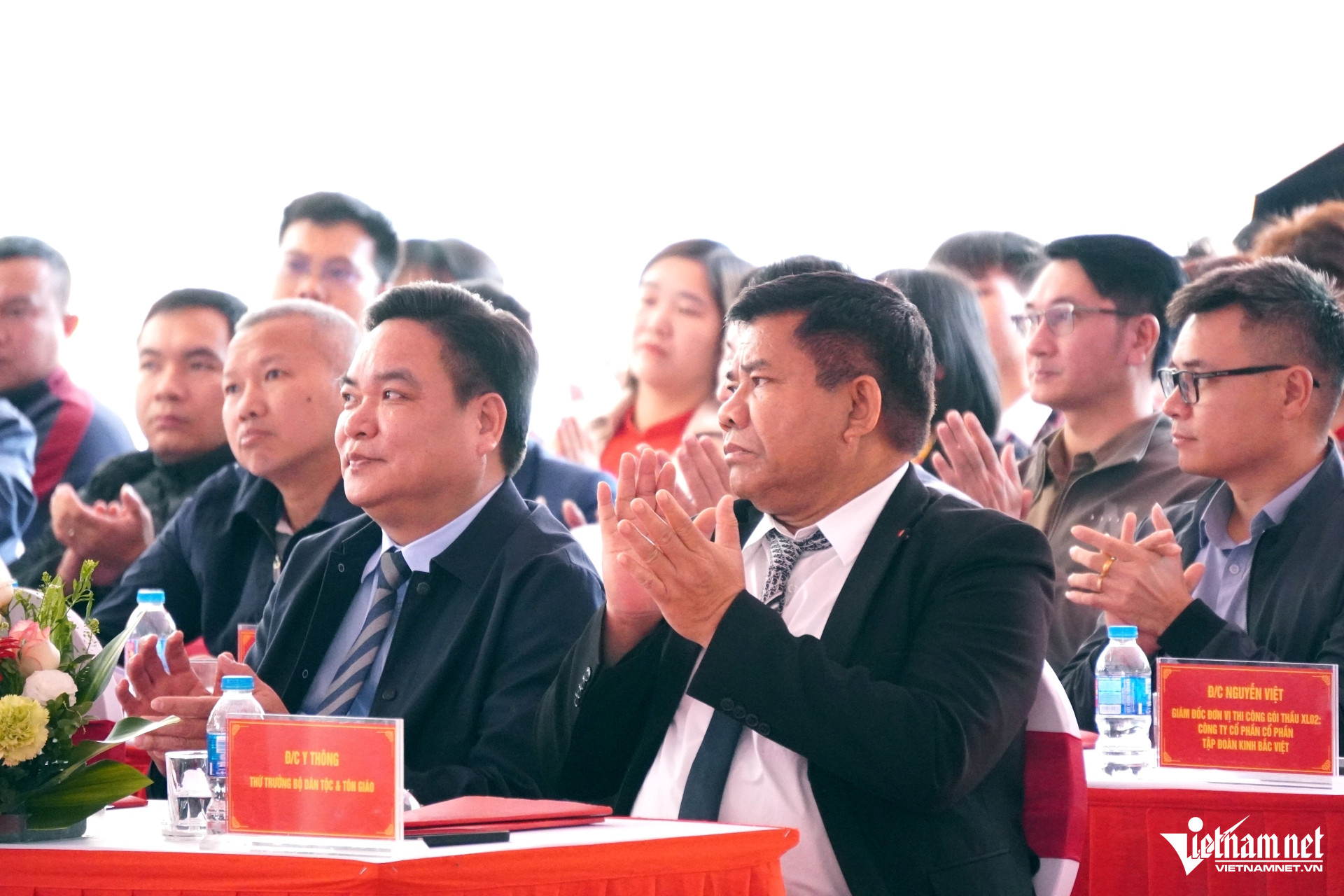 W-a2Thứ trưởng Y Thông.JPG.jpg