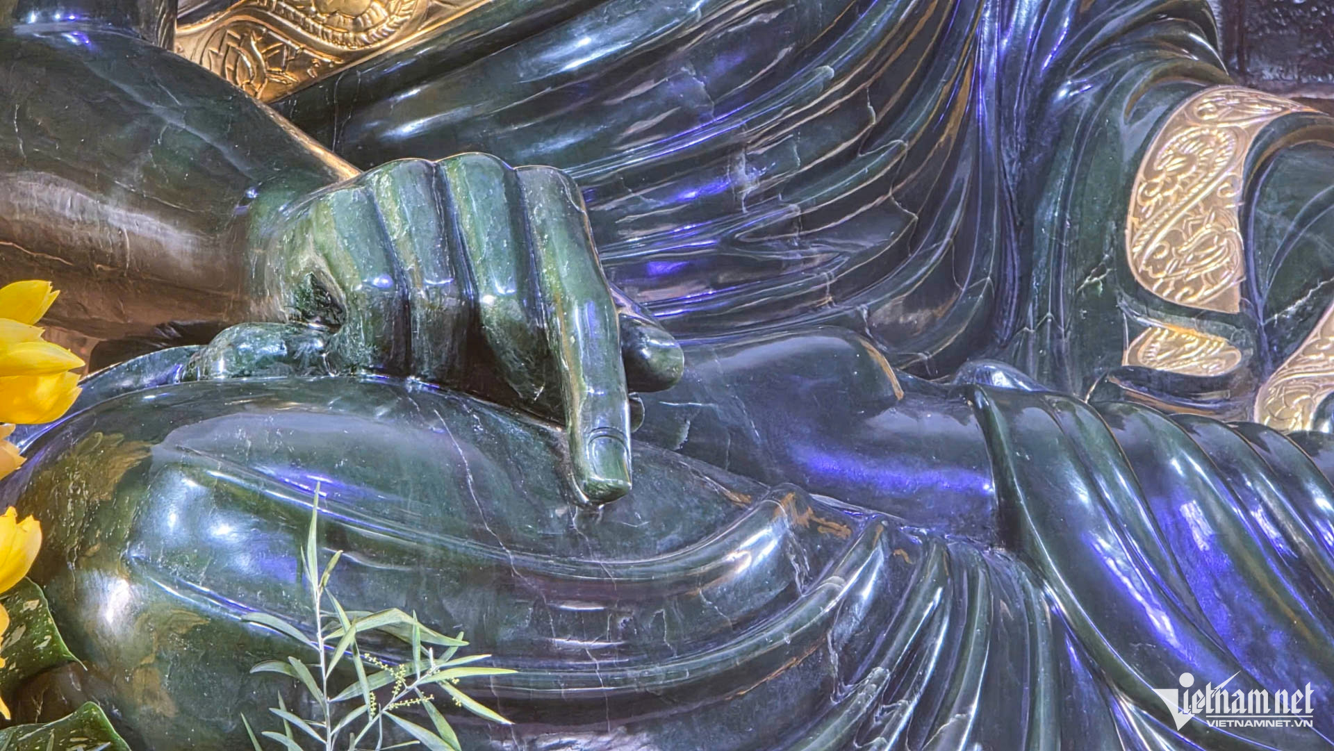 Tư thế thiền định an tường của pho tượng