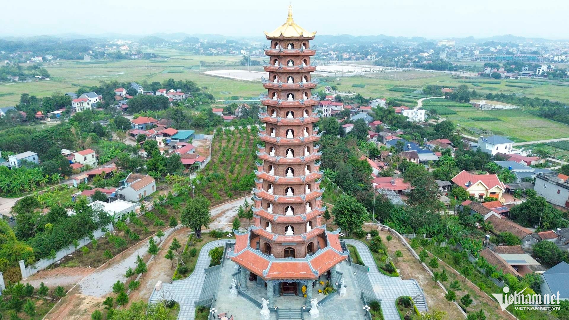 Chùa Phúc Sơn tọa lạc trên núi Phượng Hoàng