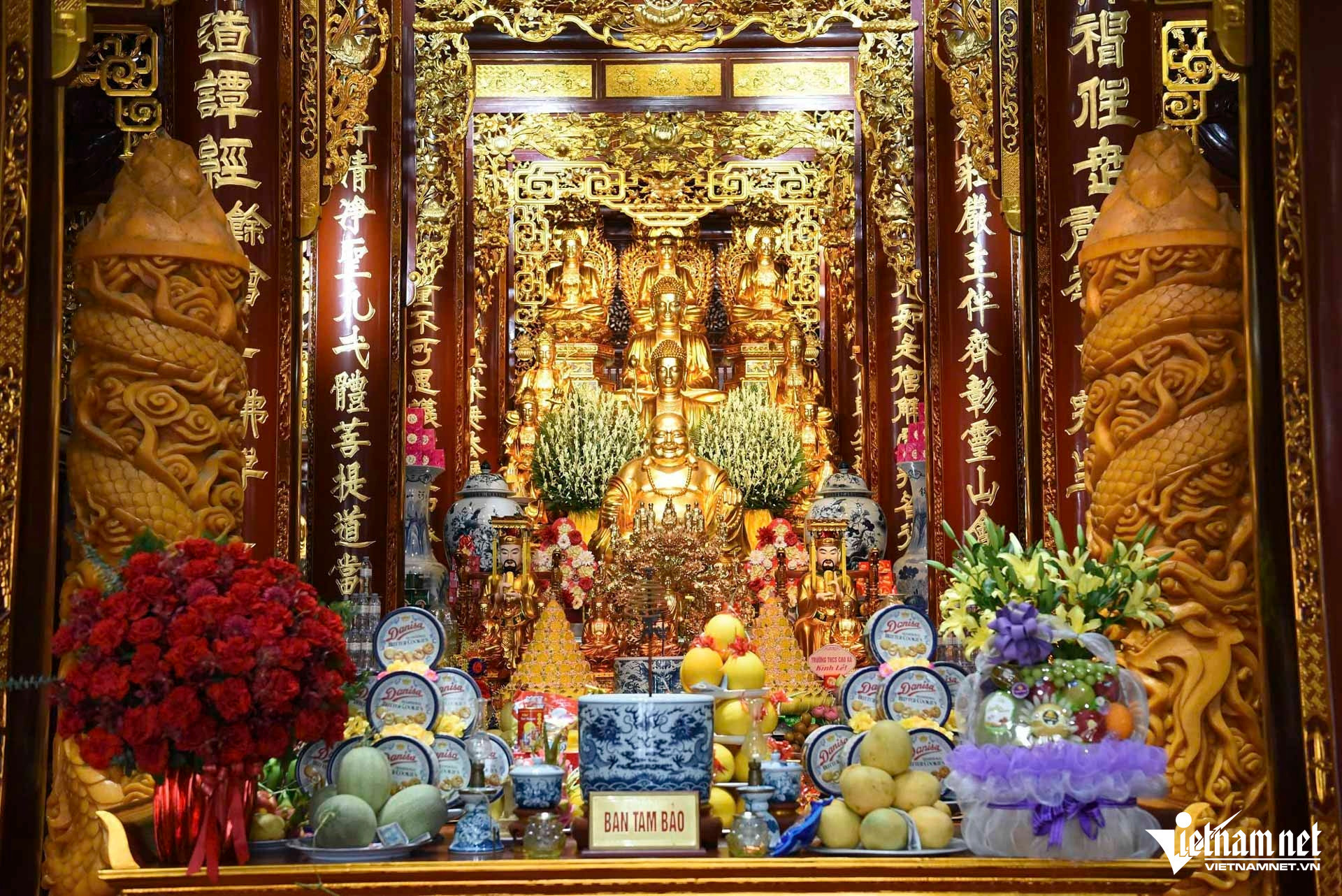 Tòa Tam Bảo chùa Phúc Sơn