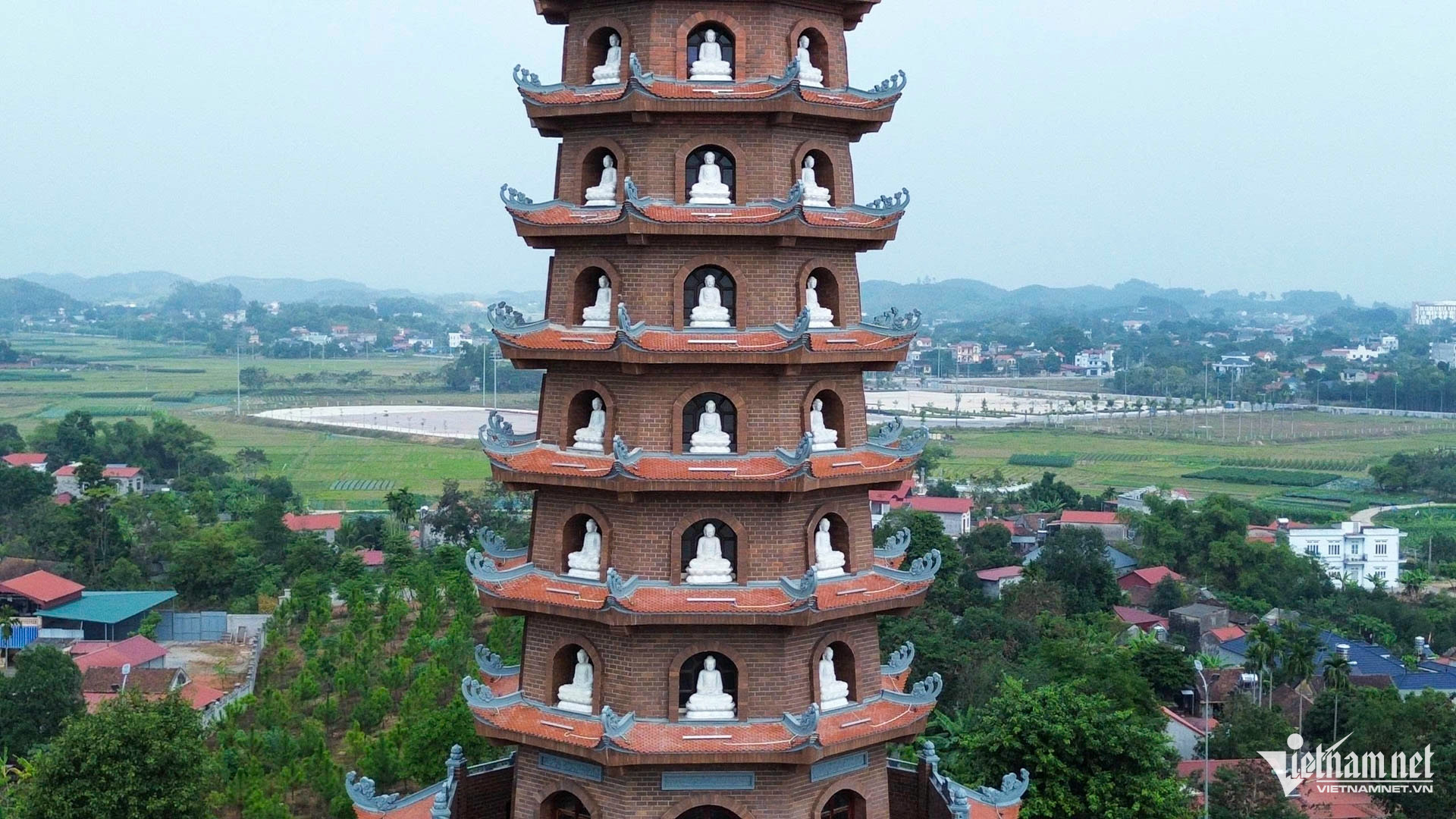 Ngôi chùa là nơi bàn thảo kế hoạch du kích, làm trạm xá