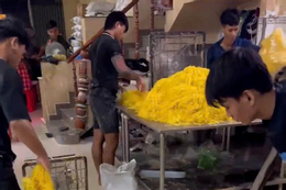 Mổ ruột thừa, bác sĩ bất ngờ phát hiện ung thư hiếm gặp Chất cấm trong mì sợi ở TPHCM: Nguy cơ ngộ độc, vô sinh và ung thư rình rập