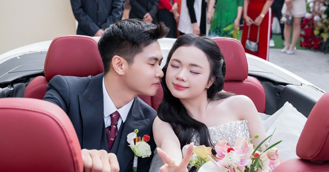 Cưới cô hàng xóm cách nhà 200m, chú rể Thanh Hó...