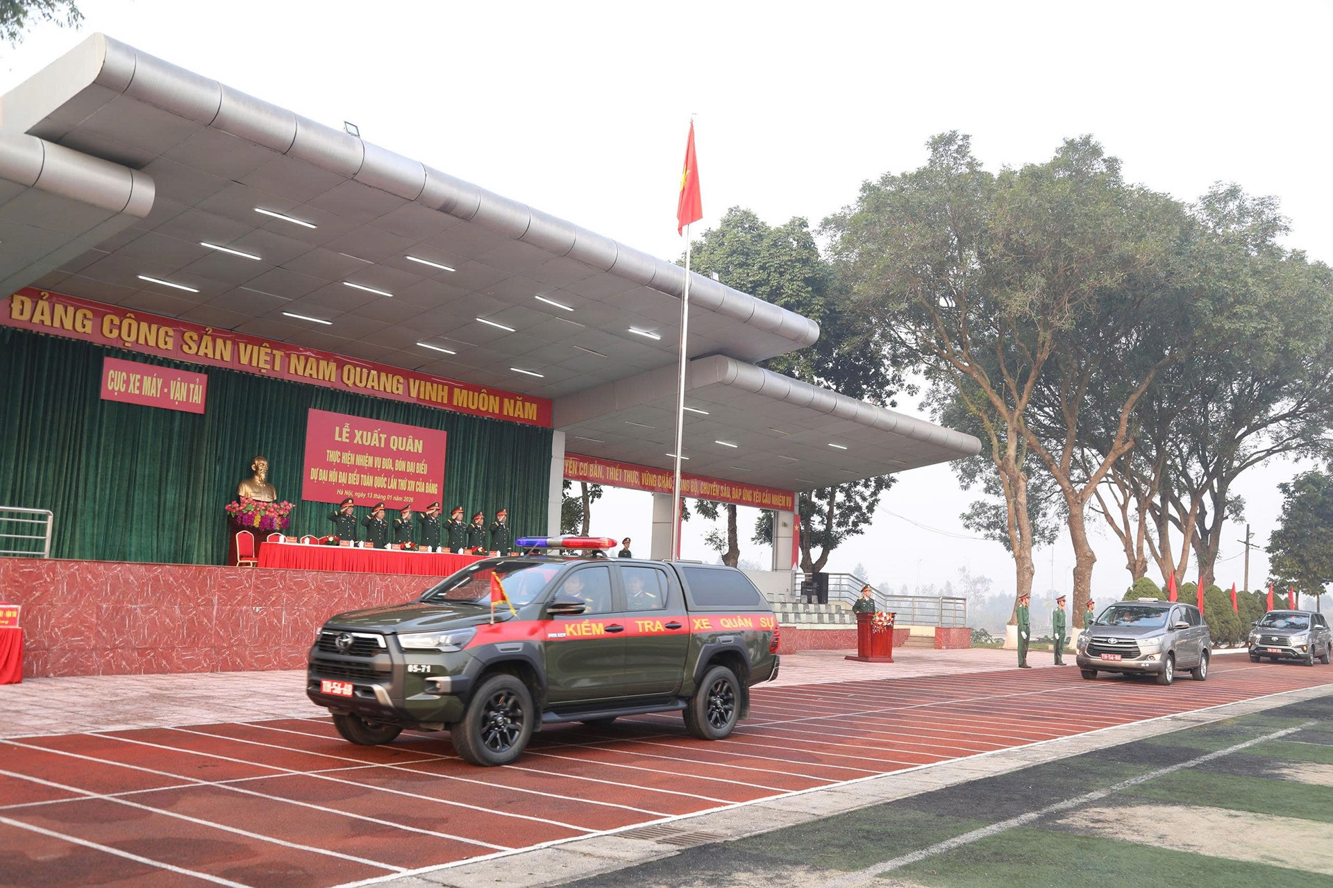 Lễ xuất quân 121 phương tiện đưa, đón hơn 1.400 đại biểu dự Đại hội Đảng