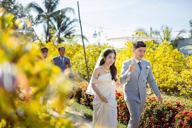 Mừng con gái lấy chồng, ông bố Cần Thơ cho cả vườn mai nở sớm