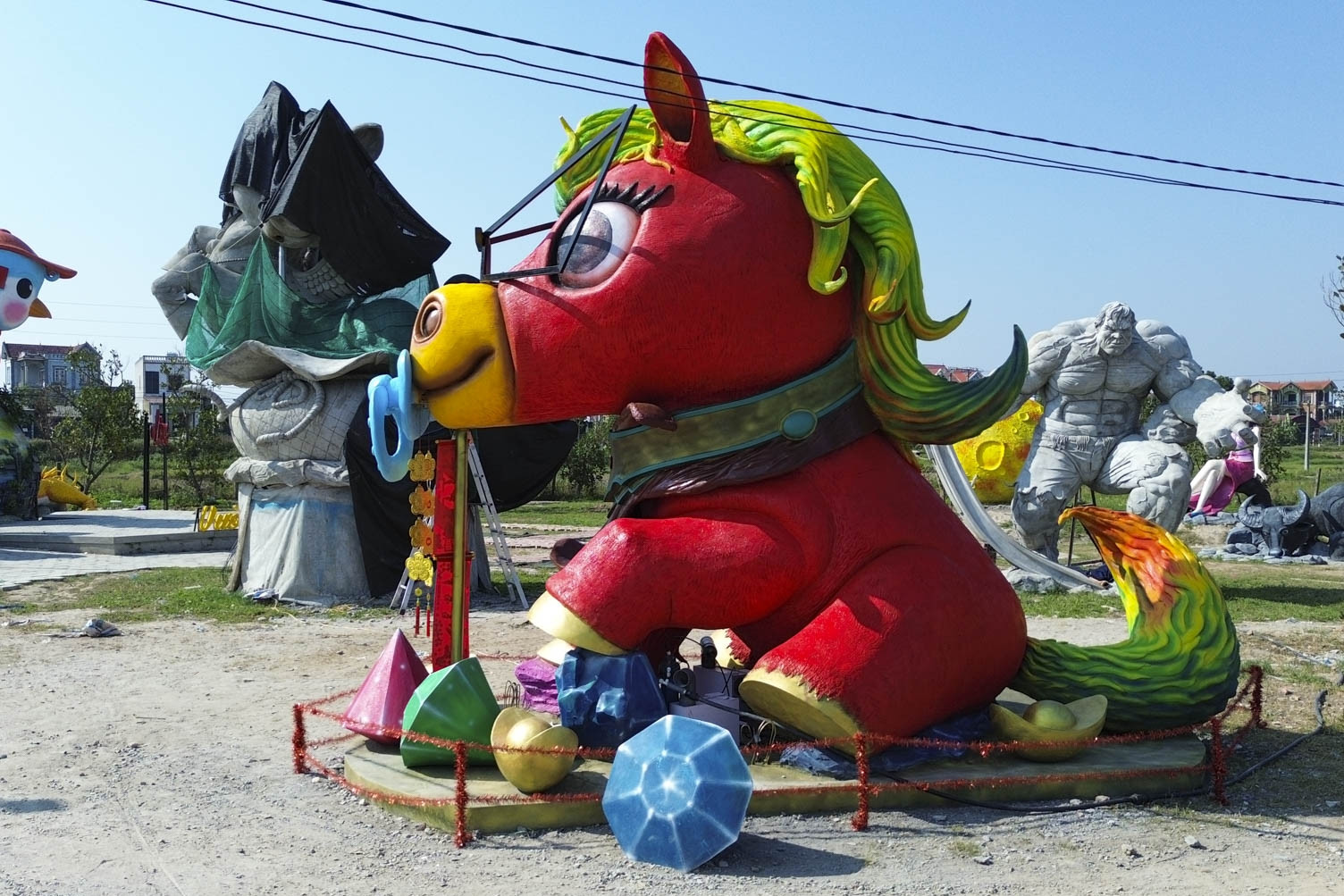 Người đàn ông Bắc Ninh làm linh vật ngựa khổng lồ đón tết Bính Ngọ