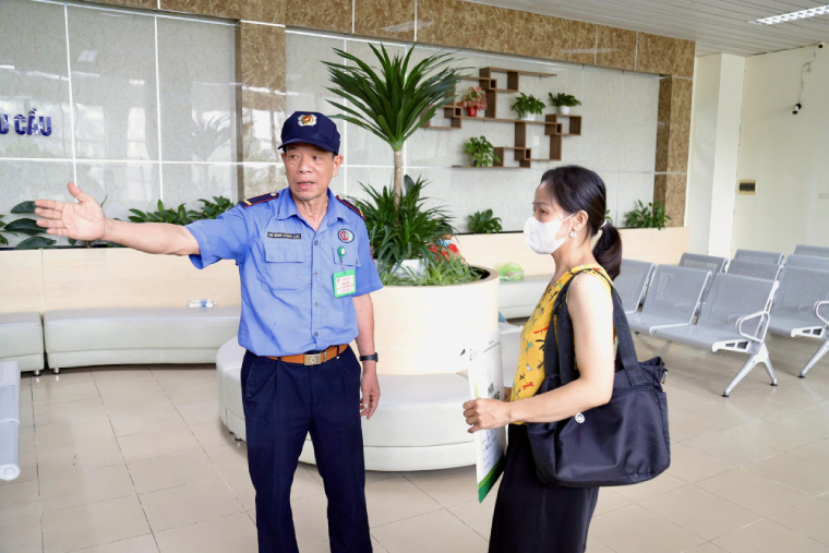 Nhân viên bảo vệ Bệnh viện K 'gây sốt' mạng xã hội: Tôi vừa mừng vừa lo