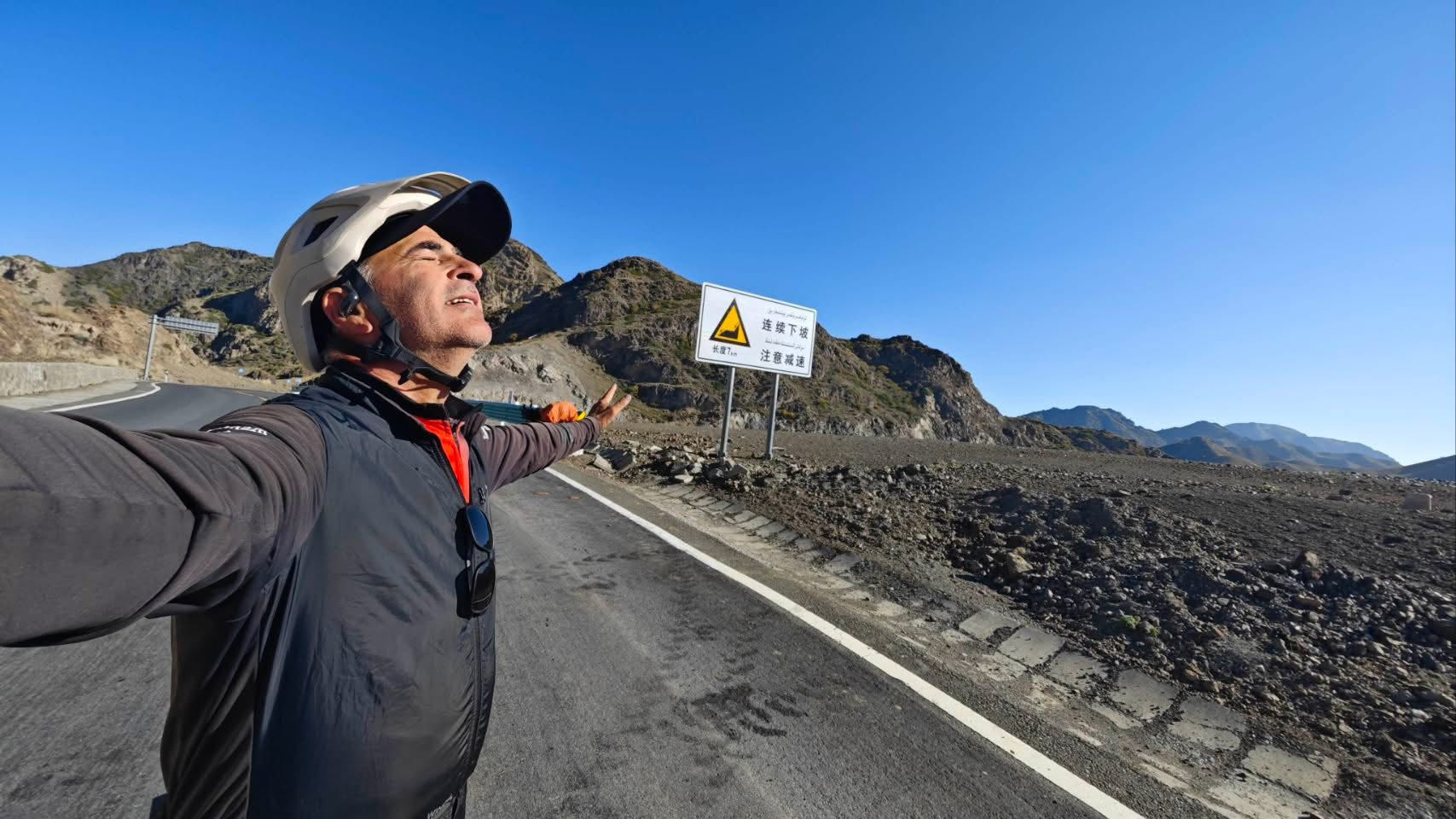 Ông Marino vượt qua sa mạc Gobi đầy khắc nghiệt