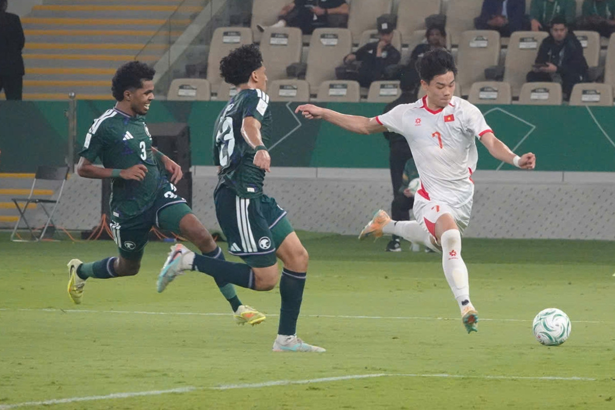 Video Đình Bắc ghi tuyệt phẩm 'xé lưới' U23 Ả Rập Xê Út