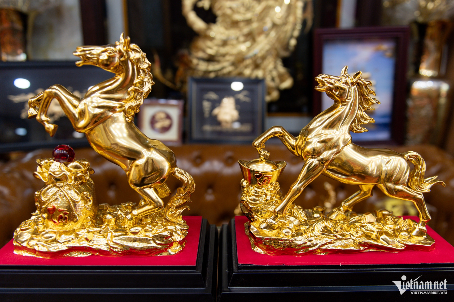 W-linh vật ngựa vàng TPHCM 3.jpg