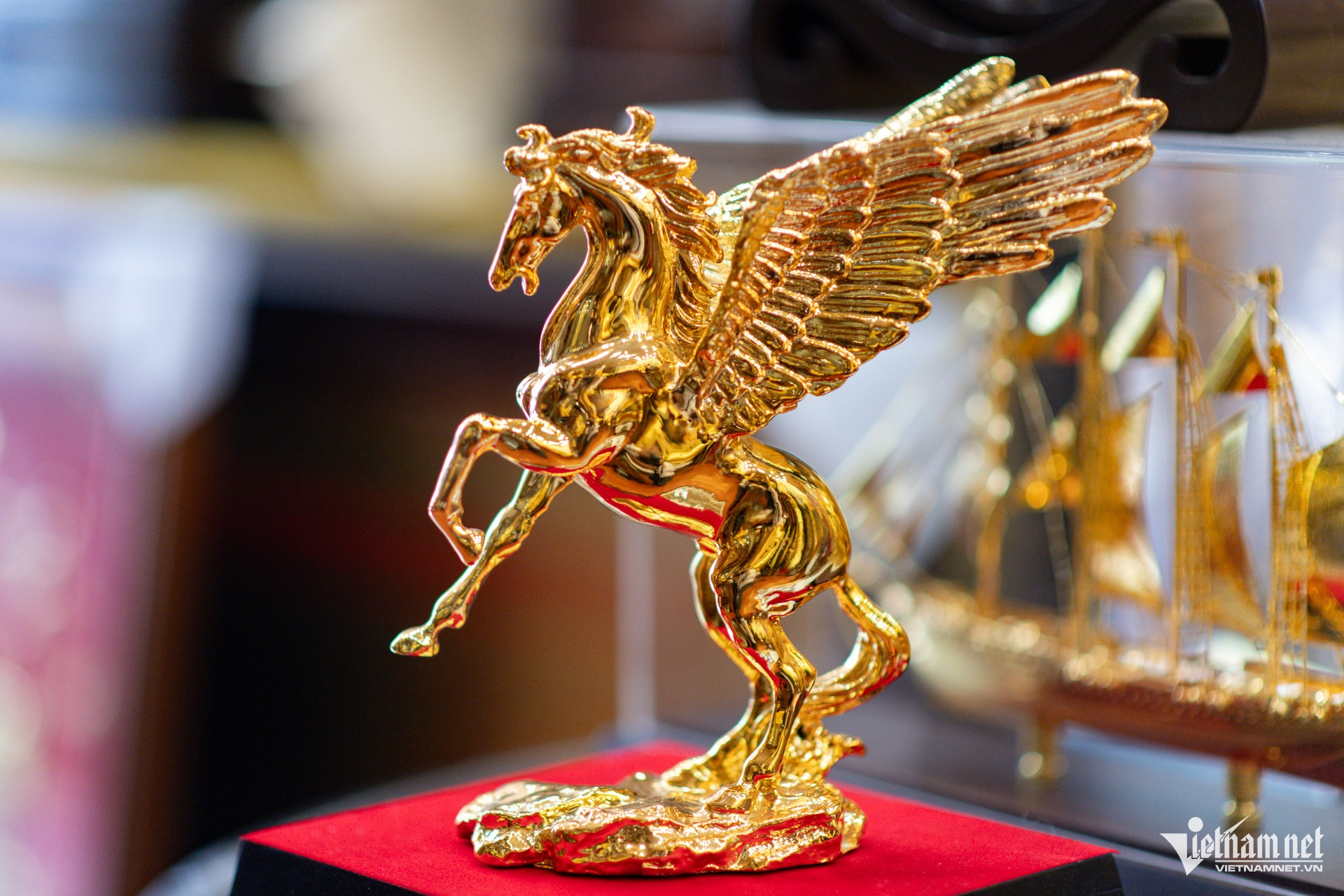 W-linh vật ngựa vàng TPHCM 9.jpg